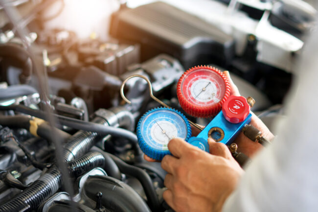 Check,Car,Air,Conditioning,System,Refrigerant,Recharge